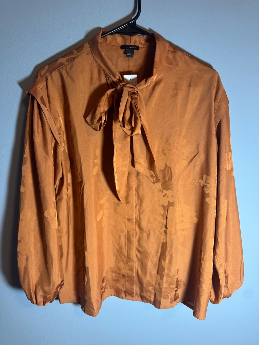 Ann Taylor Burnt Orange Tie-Neck Jacquard Blouse Size Small NWT
